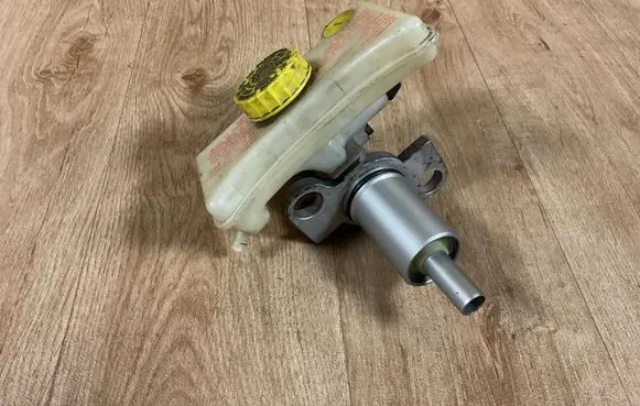Audi A4 S4 B7 8E 8H Master brake cylinder 32067009