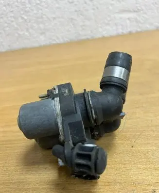 Mercedes-Benz E W210 Coolant heater control valve 0018307784 D8305