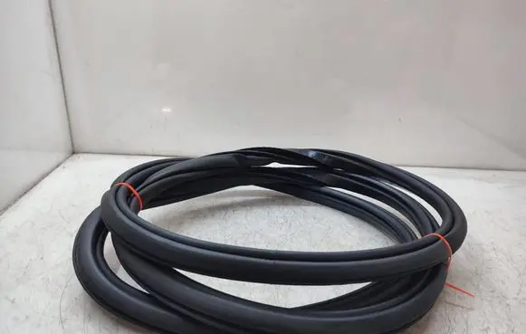 Volvo S90, V90 Front door rubber seal 