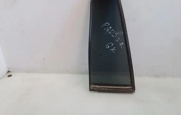 Mitsubishi Pajero Sport I Rear vent window glass 43R00073