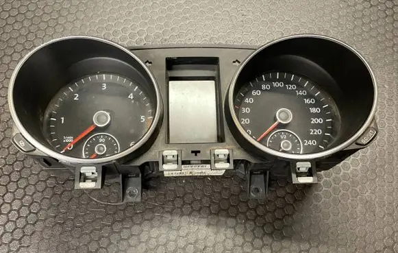 Volkswagen Golf VI Speedometer (instrument cluster) 5K0920870G VDD02420 1019011447
