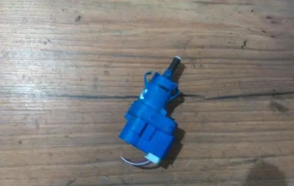 Mazda 3 I Brake pedal sensor switch