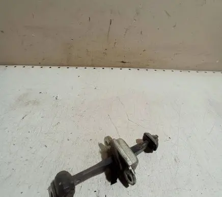 Skoda Octavia Mk2 (1Z) Rear door check strap stopper 1Z0839249
