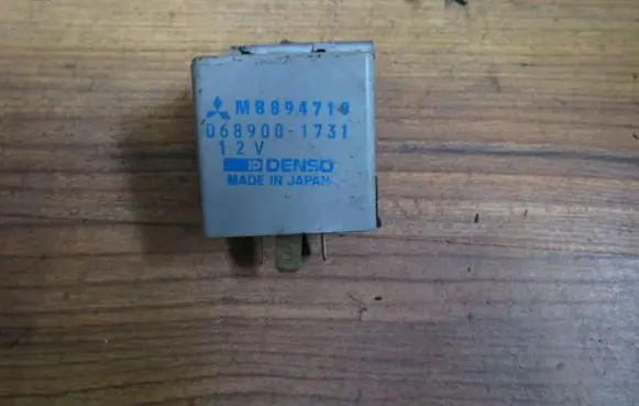 Mitsubishi Colt Other relay mb894719 068900-1731