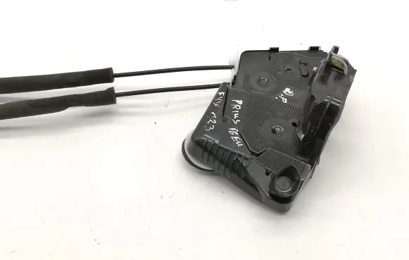 Toyota Prius (XW50) Front door lock