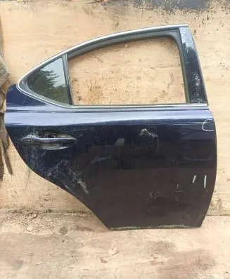Lexus IS 200-300 Rear door