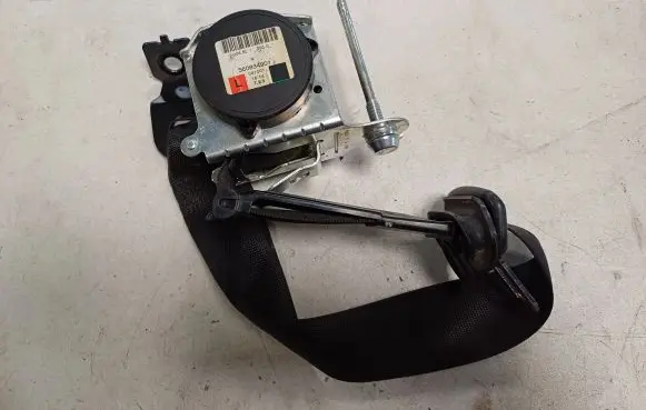 Opel Astra H Front seatbelt 560834901