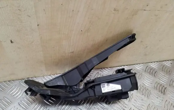 Seat Leon (1P) Accelerator throttle pedal 1K2721503AJ