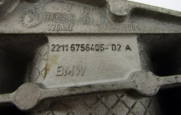 Engine mount bracket
