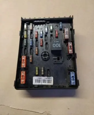 Volkswagen PASSAT B6 Fuse box set 3C0937125 63592777