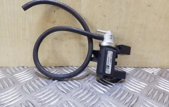 Audi A4 S4 B6 8E 8H Vacuum valve 722903190