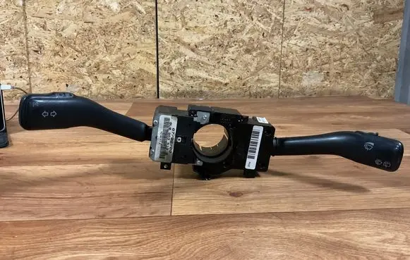 Wiper turn signal indicator stalk/switch