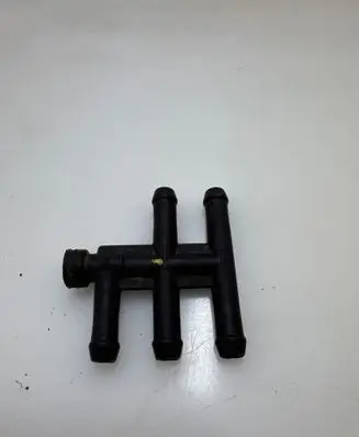 BMW 5 E39 Fuel distributor 1184632