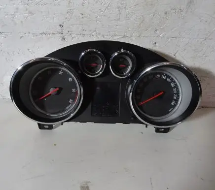 Opel Zafira C Speedometer (instrument cluster) 13442454
