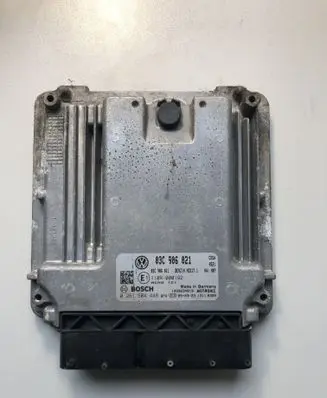 Volkswagen PASSAT B6 Engine control unit/module 03C906021 0261S04448