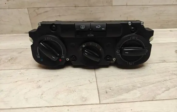 Volkswagen Touran I Climate control unit 