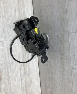BMW X2 F39 Engine bonnet/hood lock/catch 7376977