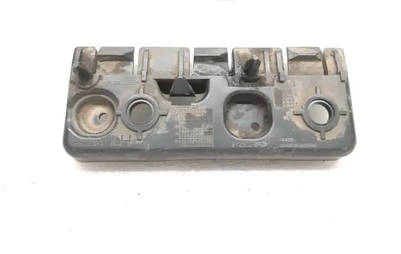 Fender mounting bracket