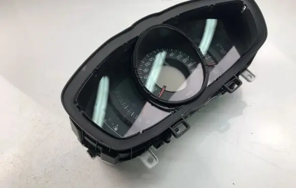 Volvo V40 Speedometer (instrument cluster) 31412873