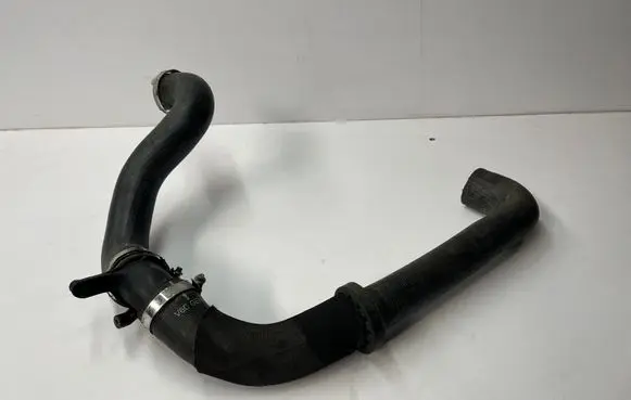 Land Rover Discovery 5 Engine coolant pipe/hose
