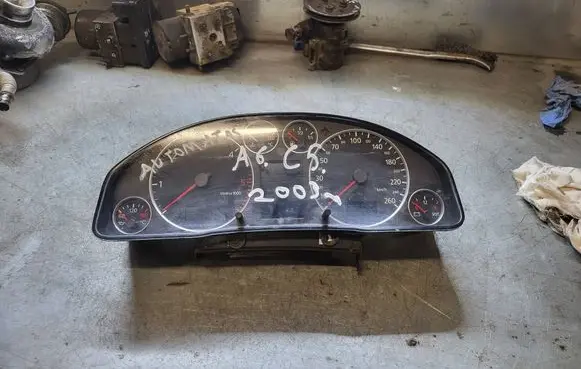 Audi A6 S6 C5 4B Speedometer (instrument cluster) 110080128