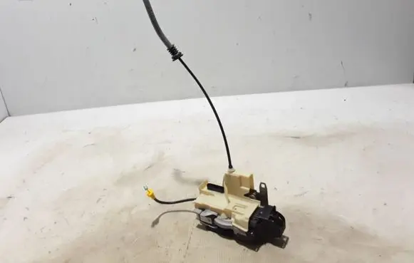 Volvo XC40 Rear door lock 32131413