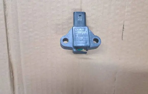 Audi Q3 F3 Turbo air boost pressure sensor 04E906051N