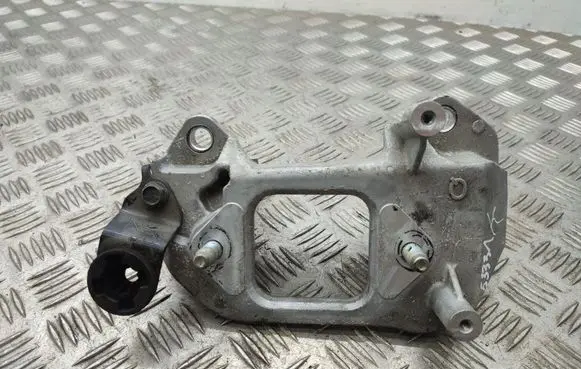 Nissan X-Trail T32 Engine mounting bracket