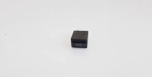 Volkswagen PASSAT B5 Other relay 8Z0951253 A1001X50