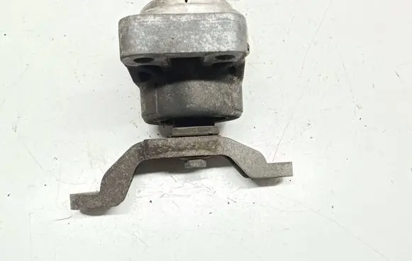 Ford Mondeo MK IV Engine mount bracket HL8022M05