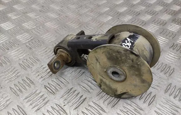 Fiat Sedici Engine mount bracket