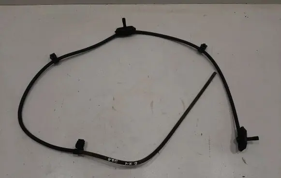 Volvo V70 Windshield washer fluid hose 