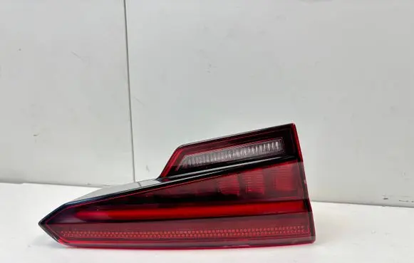 Tailgate rear/tail lights