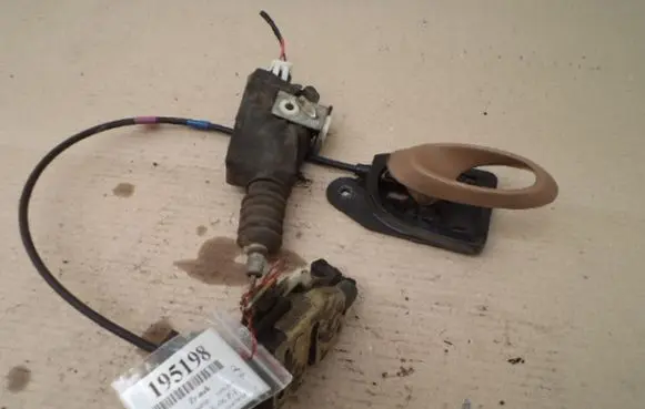 Ford Taurus Rear door lock