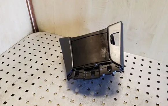 Hyundai i40 Glove box central console 846303Z710