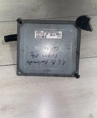 Ford Focus Engine control unit/module 5M5112A650FG S118325001