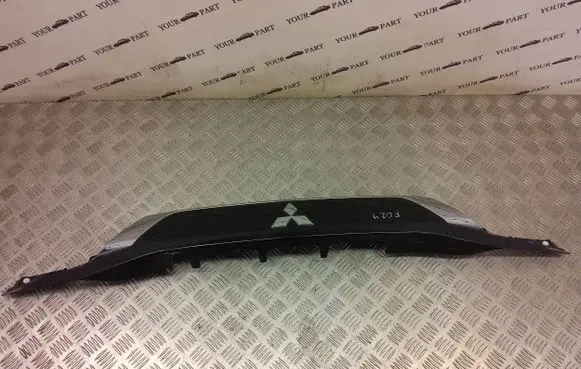 Mitsubishi Outlander Tailgate trim 5817a265
