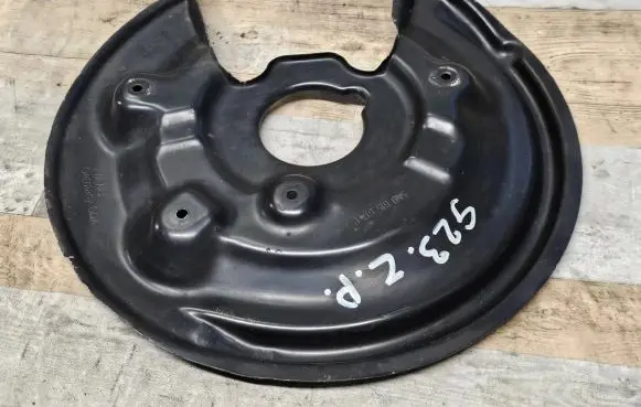 Volkswagen PASSAT B6 Rear brake disc plate dust cover 5N0615612C