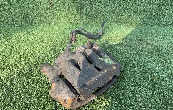 Front brake caliper