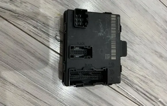 Peugeot 308 Door control unit/module 9855237680