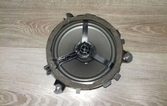Volvo XC90 Front door speaker 30797138