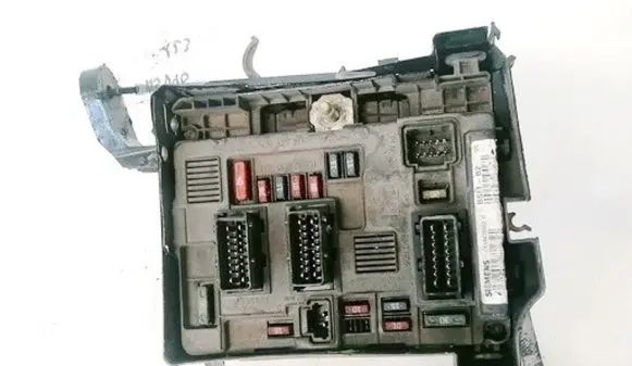 Peugeot 206 Fuse box set 964349898000 9643498980-00