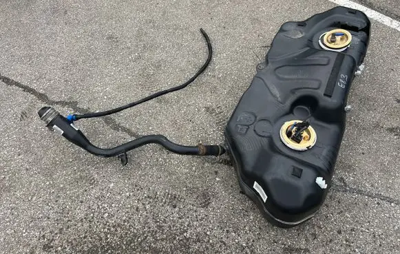 BMW X3 E83 Fuel tank 675861108F4223A