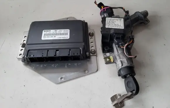 Porsche Boxster 986 Engine control unit/module 99661860500 99661815901