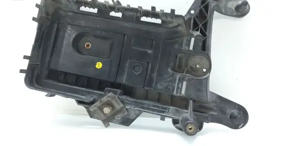 Volkswagen PASSAT B6 Battery tray 1K0915333H