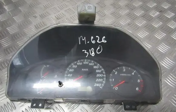 Mazda 626 Speedometer (instrument cluster) GG3DA