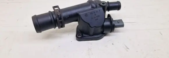 Volkswagen PASSAT B6 Engine coolant pipe/hose 03G121132B