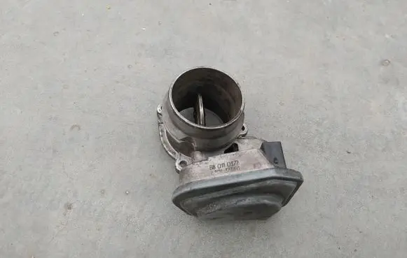 BMW 3 E90 E91 Throttle body valve 7804373