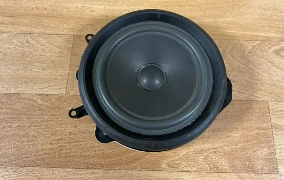 Audi A4 S4 B7 8E 8H Rear door speaker 8E0035411