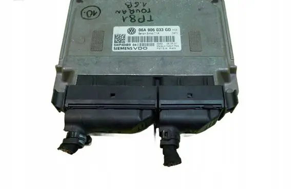 Volkswagen Touran I Engine control unit/module 06A906033GD